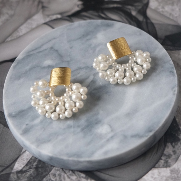 Imitation Pearl Elegant Sanded Gold Earrings - Picture 2 of 8